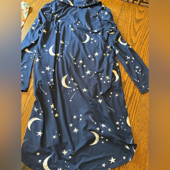 ⭐️ Cuddl Cuddle duds soft and cozy cosmic night gown sz M ppockets collared neck - Picture 6 of 6